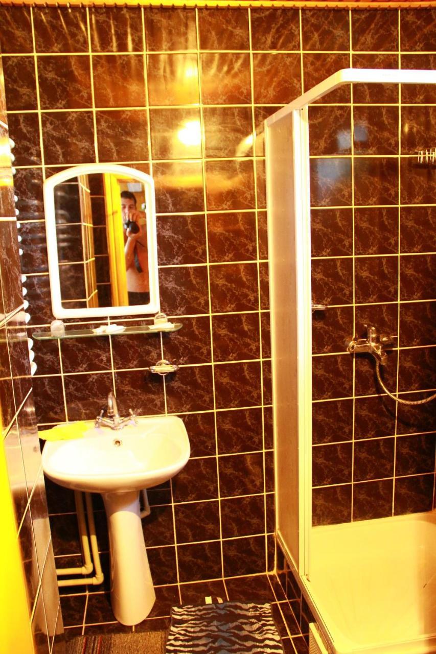 Hotel У Андрія à Yaremtche Extérieur photo