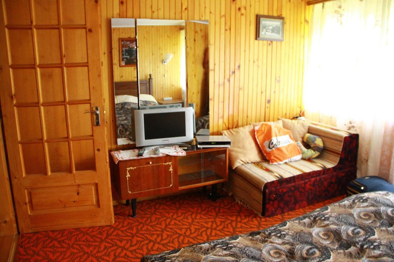 Hotel У Андрія à Yaremtche Extérieur photo