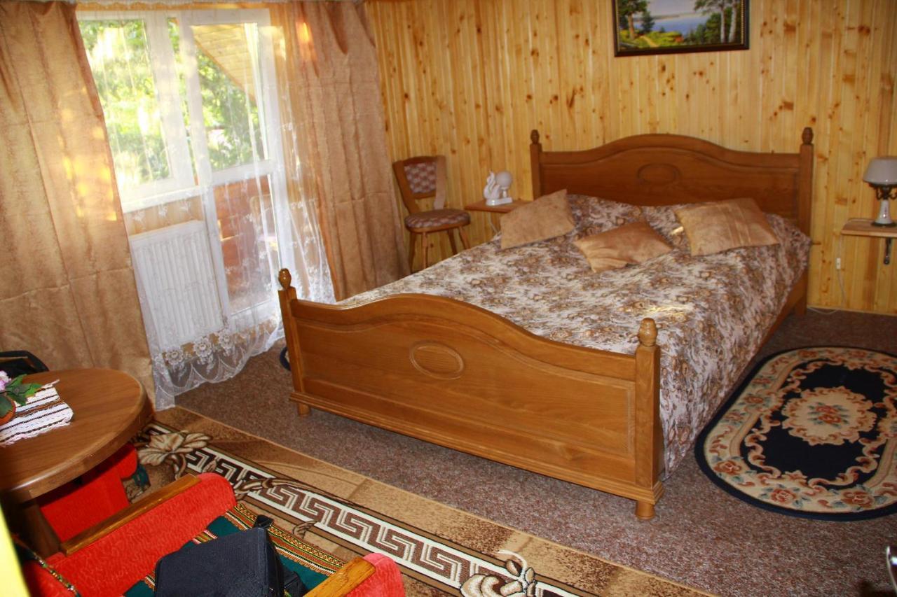Hotel У Андрія à Yaremtche Extérieur photo